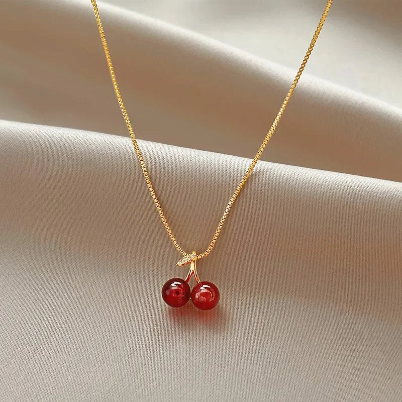 Collares con colgante de cereza roja