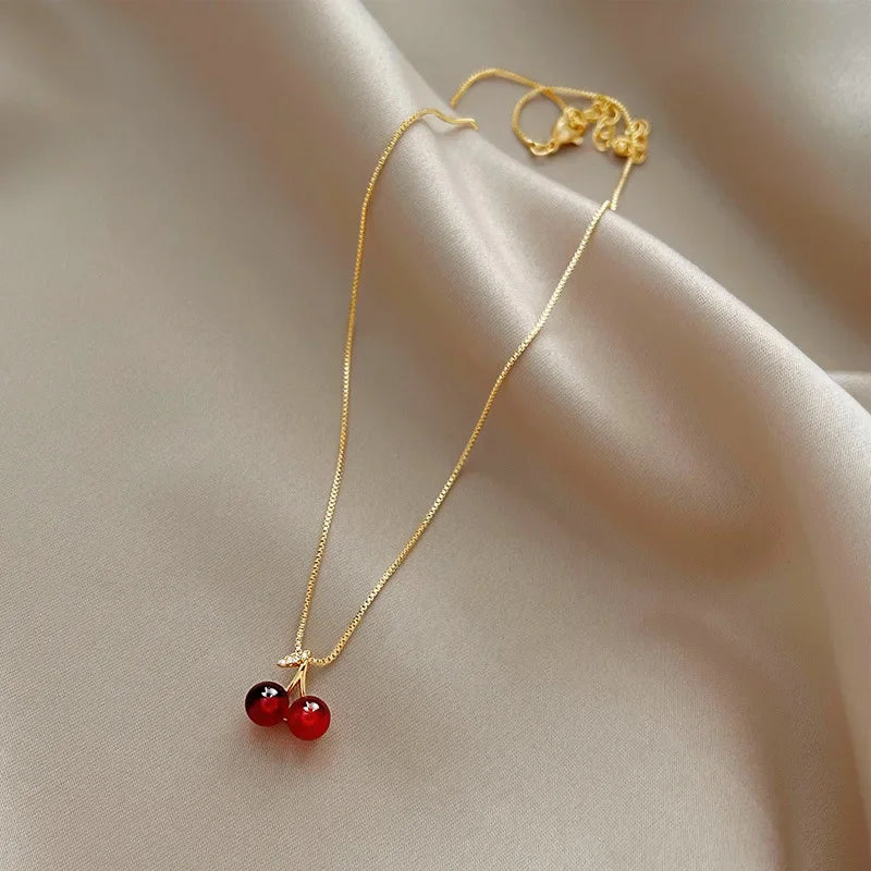 Collares con colgante de cereza roja